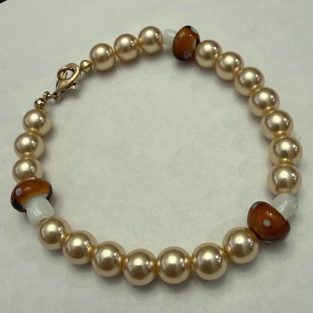 Anthropologie Pearl and Mushroom Beaded Charm Bracelet!!🔥🔥🔥 - Picture 10 of 16